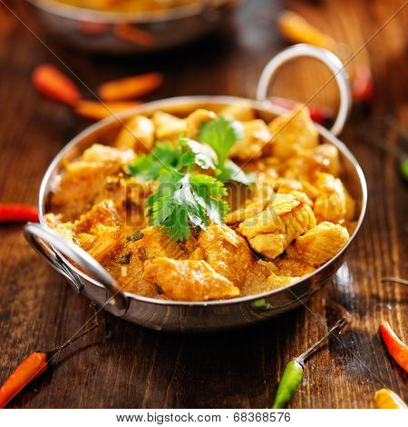 indian chicken curry in balti dish