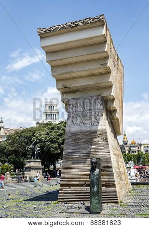 Macia Monument