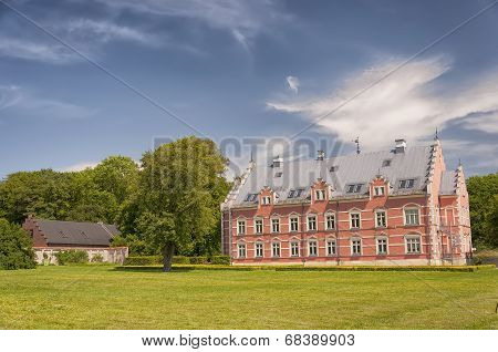Palsjo Slott And Outbuilding
