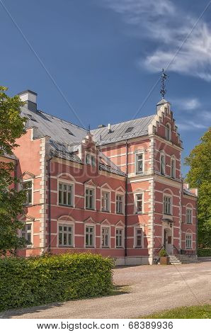Palsjo Slott Front Driveway