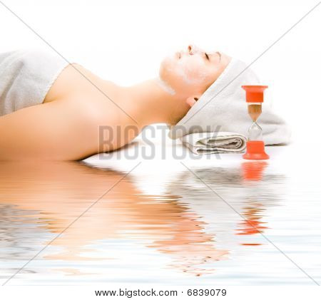 Chica en procedimientos de Spa