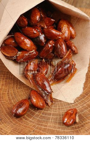 Almond In Caramel In Paper Pack