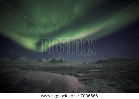 Aurora Borealis på arktiske himmel