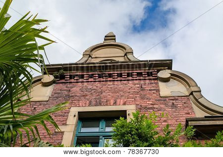 Facade View Town House