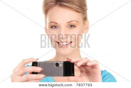 Donna felice con fotocamera telefono