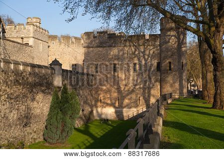 Tower of London (started 1078), old fortress, castle, prison and house of Crown Jewels. View form th