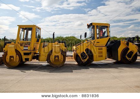 หนักสั่นสะเทือนลูกกลิ้งที่ยางมะตอยผิวงาน (ถนน Repairing)