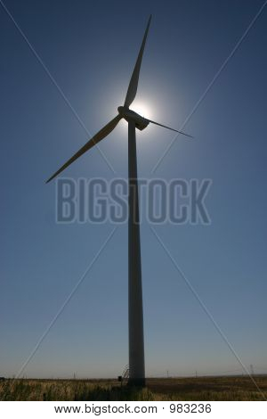 Vindmølle og sol