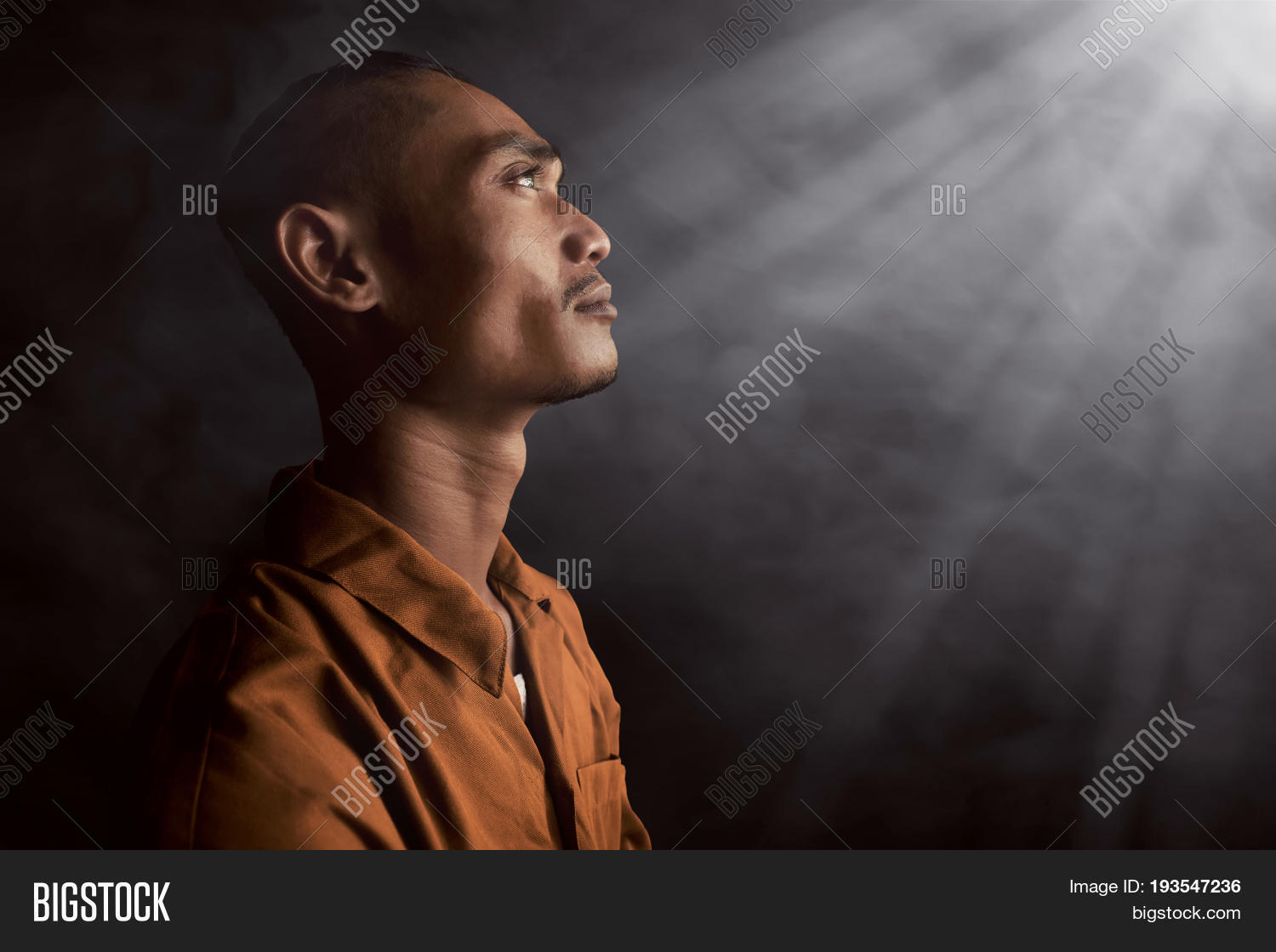 Asian Man 图片和照片(免费试用) | Bigstock