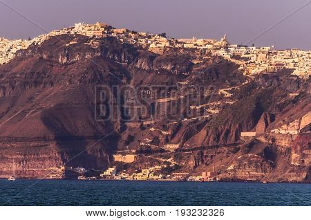 The zigzag path between volcanic rocks to reach Thira.