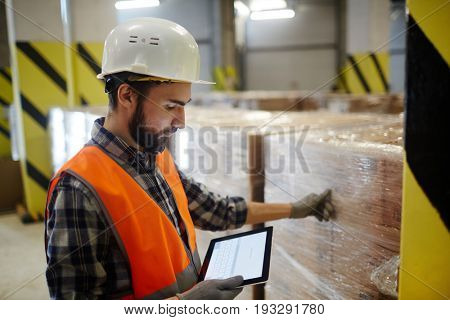 Dispatcher of storehouse looking for online data