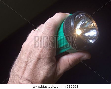 Halten eine Flash-Lampe