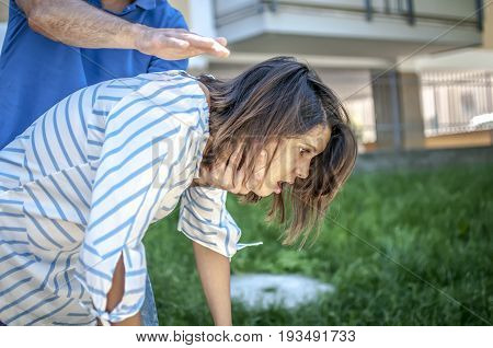 guy making the heimlich maneuver to a girl while she's chocking
