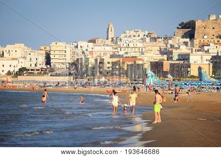 Vieste Beach Tourists