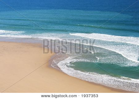 ชายหาดและคลื่น