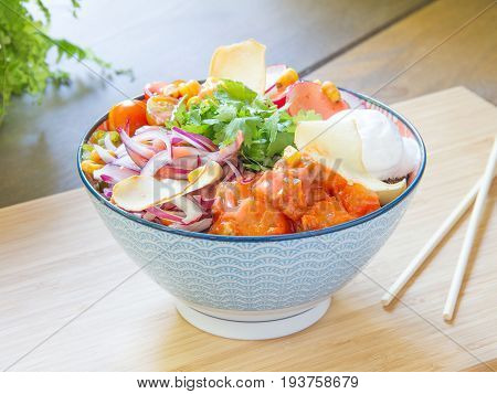 Ensalada asiática de pescado. Asian fish salad.