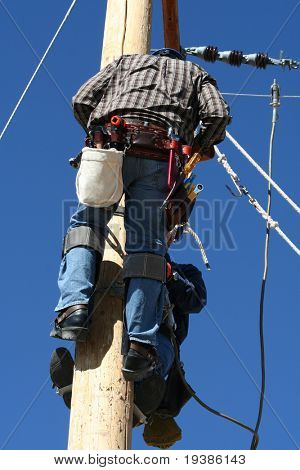 an electrical lineman student working on a pole at a lineman college