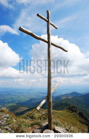 Drewniany krzyż z góry A zamontować Wschodnie (Karpaty)