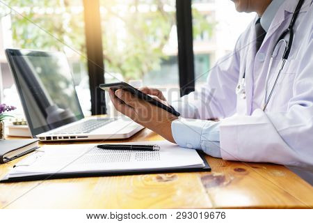 Professional Doctor Use Computer