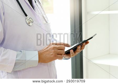 Professional Doctor Use Computer