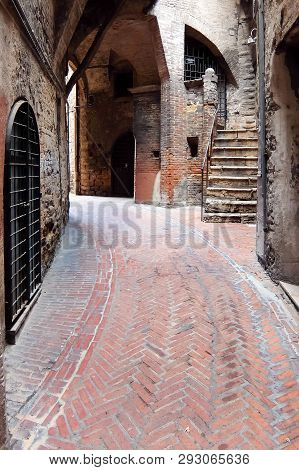 Perugia, Italy - Circa September 2017. Beautiful Old Street In Historic Center Of Perugia.