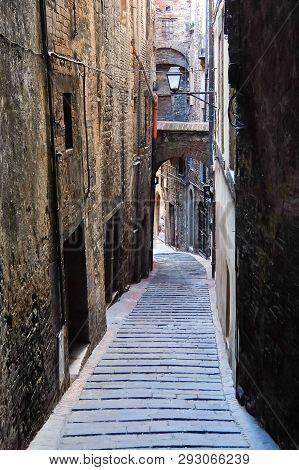 Perugia, Italy - Circa September 2017. Beautiful Old Street In Historic Center Of Perugia.