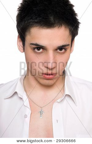 ภาพ Closeup ของชายหนุ่มในเสื้อสีขาว