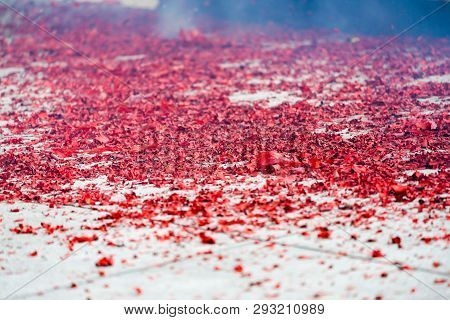 China Red Cracker Are Explored