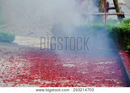 China Red Cracker Are Explored