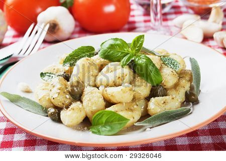 Gnocchi di patata, italienske kartoffel noodle med pesto sauce