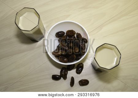 Hushaf - Date Milk, Traditional Ramadan Dish, Cooking, Ingredients, Two Glasses With Date Milk - Hus