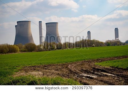Didcot, United Kingdom, March 28th 2019:- The Cooling Towers Of Didcot  Power Station In Oxfordshire
