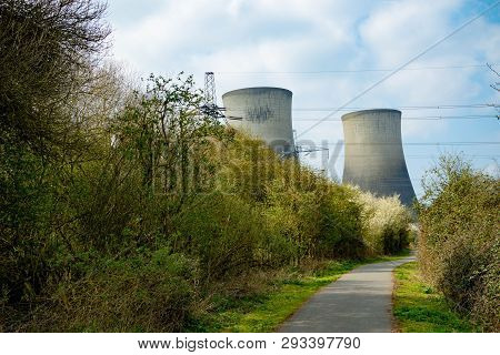 Didcot, United Kingdom, March 28th 2019:- The Cooling Towers Of Didcot  Power Station In Oxfordshire