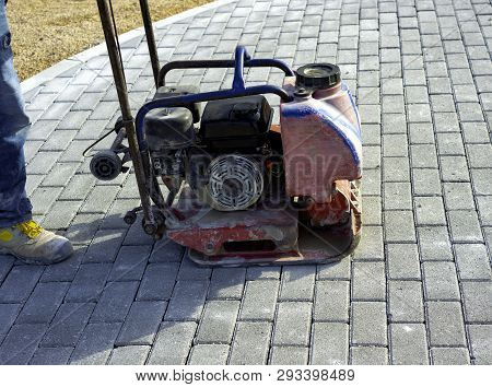 Vibrator With Rubber Plate For Compacting Paving With Interlocking Blocks