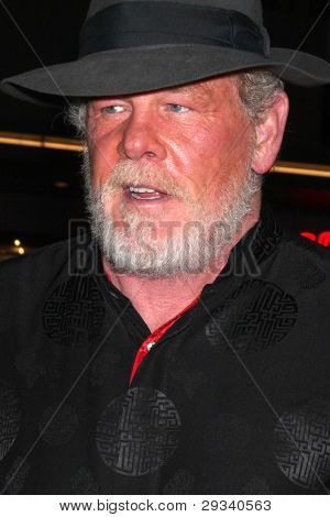 LOS ANGELES - JAN 25: Nick Nolte dorazí na 