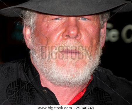 LOS ANGELES - JAN 25: Nick Nolte dorazí na 