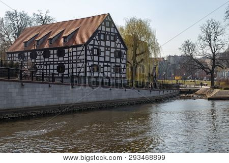 Bydgoszcz, Kujawsko-pomorskie / Poland - April, 4, 2019: Museum In An Old River Building In Central