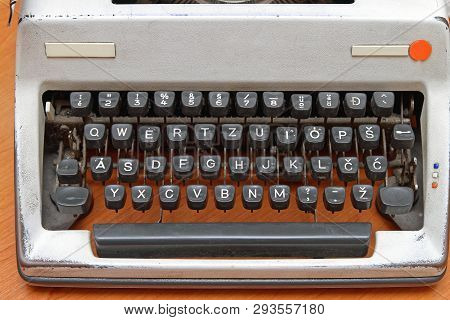 Vintage Mechanical Typewriter Machine Black Buttons Keyboard