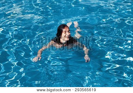 Beautiful Young 图片和照片（免费试用） | Bigstock