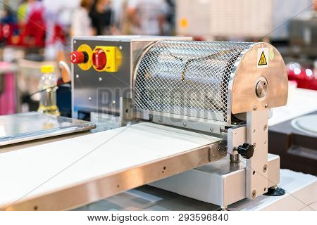 Modern And High Technology Dough Sheeter Machine For Preparing Dough And Making Pastry In Industrial