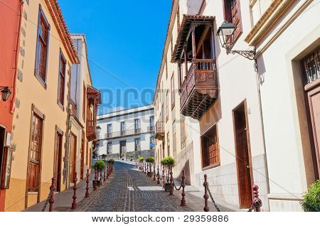gepflasterte Straße in kleinen Spanisch la Orotava Stadt, Kanarische Inseln, Spanien