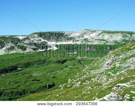 Alpine Peak Chäserrugg (chaserrugg Or Chaeserrugg) In The Alviergruppe Mountain Range - Canton Of St