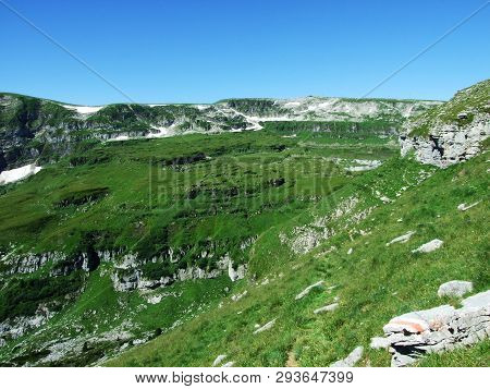 Alpine Peak Chäserrugg (chaserrugg Or Chaeserrugg) In The Alviergruppe Mountain Range - Canton Of St
