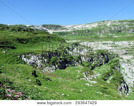 Alpine Peak Chäserrugg (chaserrugg Or Chaeserrugg) In The Alviergruppe Mountain Range - Canton Of St