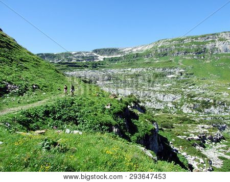 Alpine Peak Chäserrugg (chaserrugg Or Chaeserrugg) In The Alviergruppe Mountain Range - Canton Of St