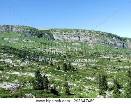 Alpine Peak Chäserrugg (chaserrugg Or Chaeserrugg) In The Alviergruppe Mountain Range - Canton Of St