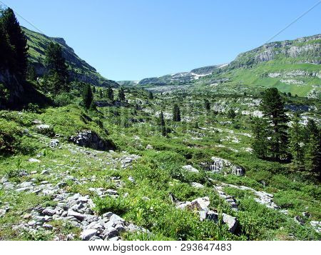 Alpine Peak Chäserrugg (chaserrugg Or Chaeserrugg) In The Alviergruppe Mountain Range - Canton Of St