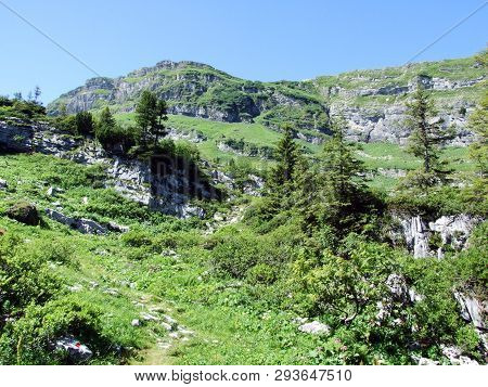 Alpine Peak Chäserrugg (chaserrugg Or Chaeserrugg) In The Alviergruppe Mountain Range - Canton Of St