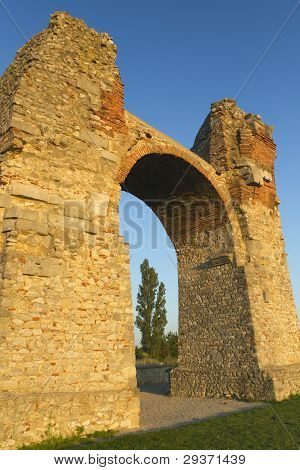 Alte römische Tor (Heidentor) in Österreich (Europa)