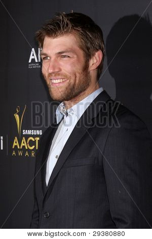 LOS ANGELES - JAN 27: Liam McIntyre ankommer til den australske ACADEMY INTERNATIONAL AWARDS på Soho 